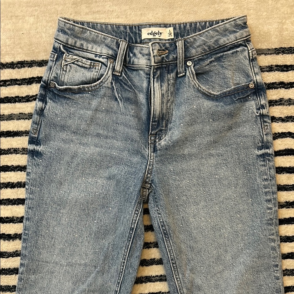 Slim Blue Jeans with High-Waisted Design and Contrast Stitching with Rhinestones